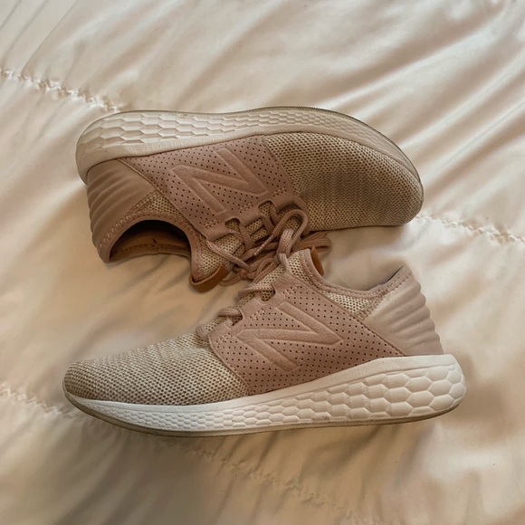 light pink new balance shoes